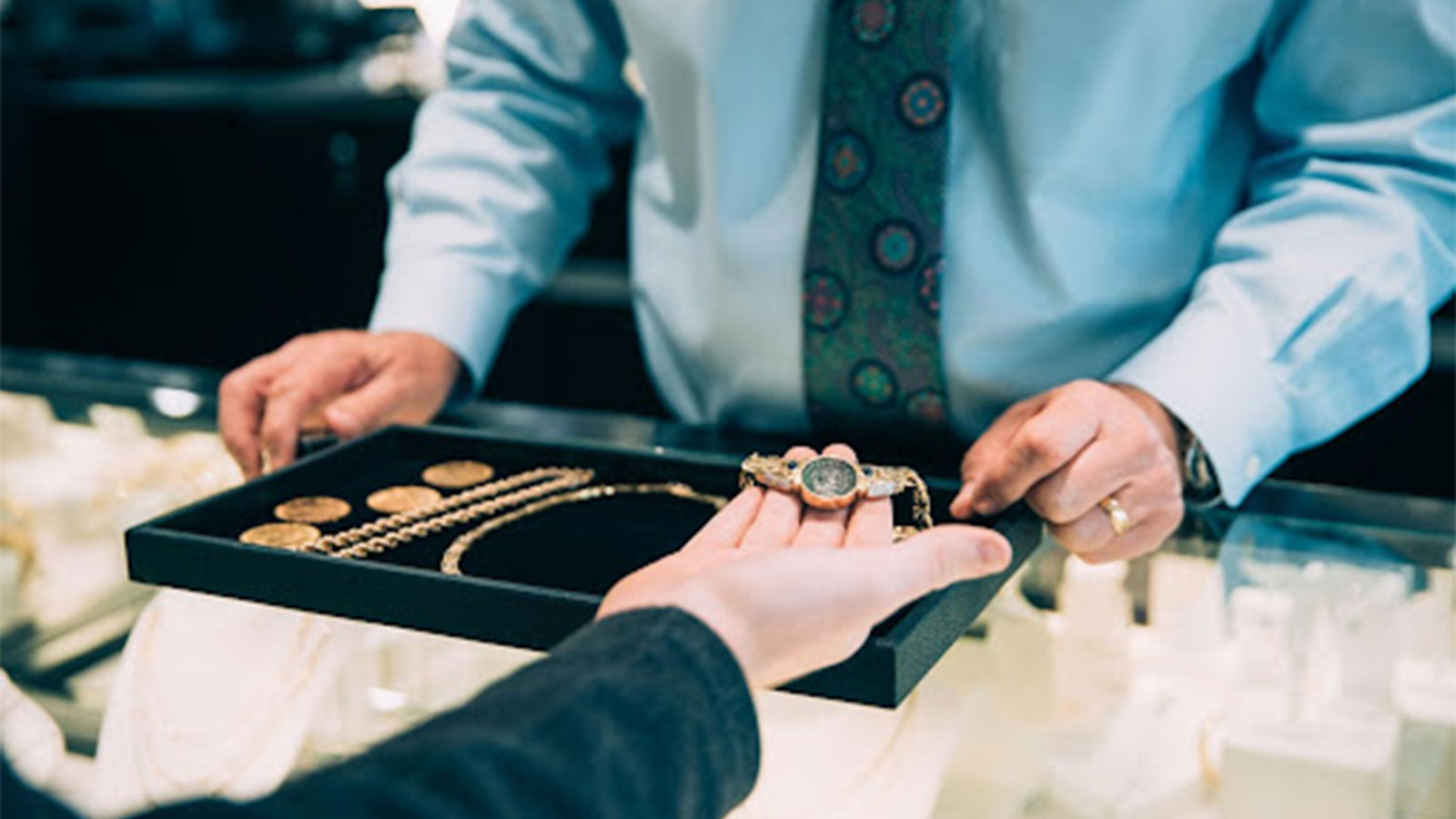 دوره آموزشی فروشندگی حرفه ای طلا و جواهر