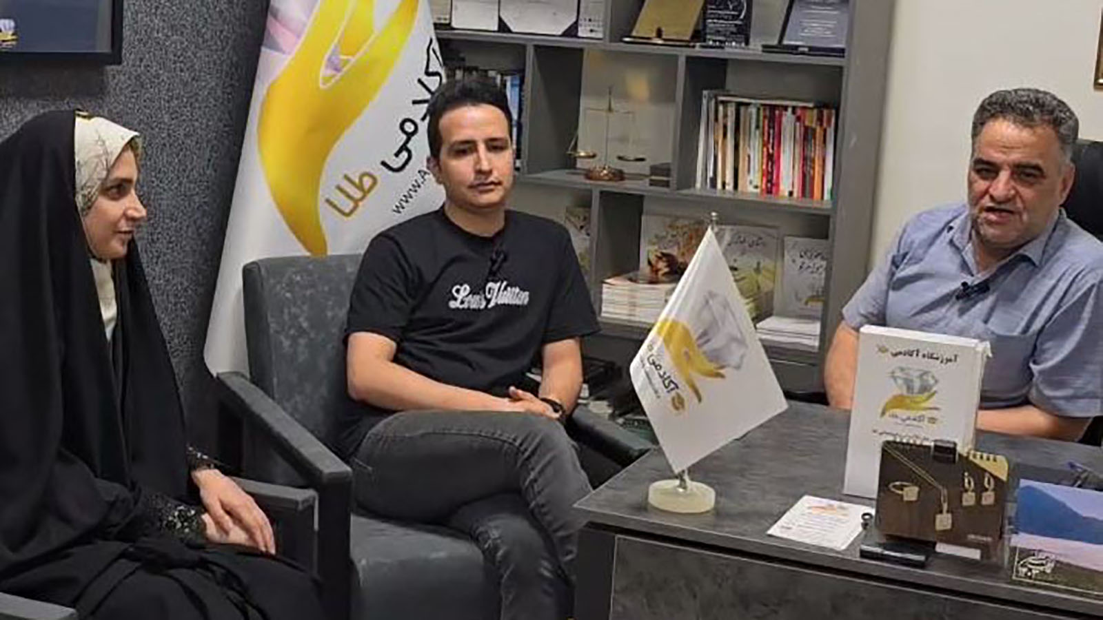 تهران آکادمی طلا اساتید تیم آموزش حرفه ای عکسی طلاوجواهرات باموبایل درزرسنج مهرخراسان